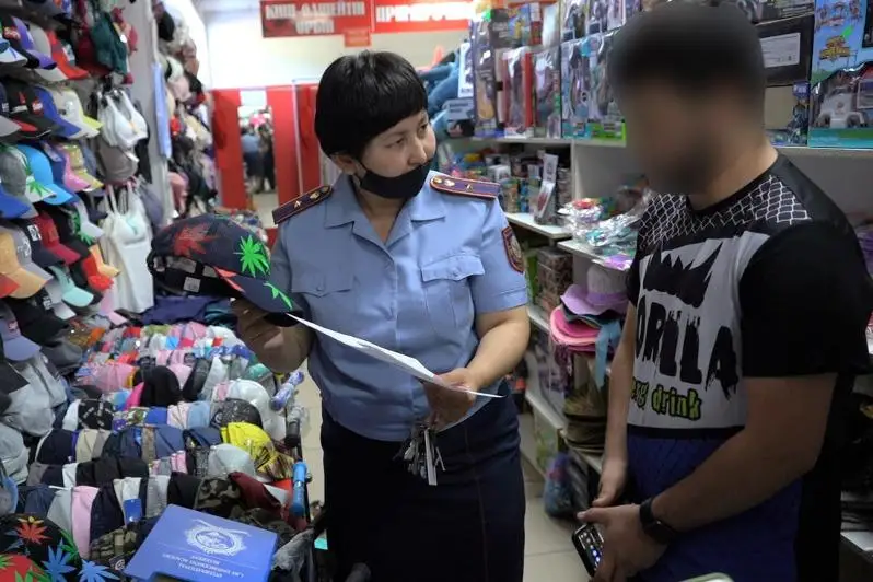 Запрет на одежду с «коноплей»: костанайские полицейские проводят рейды на рынках