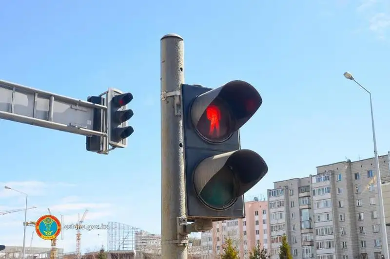 Пешеходные светофоры установят по улице Сыганак в столице