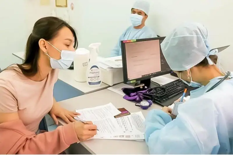 В Нур-Султане за сутки вакцинировались 7,5 тыс человек