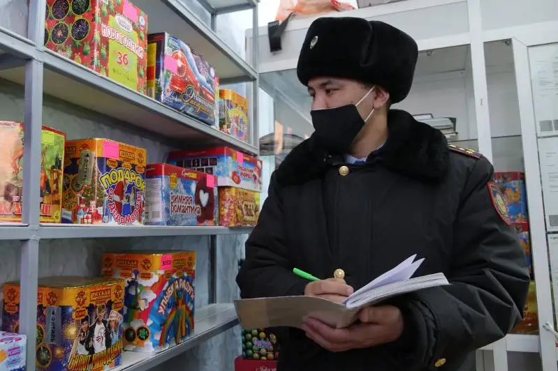 Внезапные рейды по местам продажи пиротехники проводят в СКО