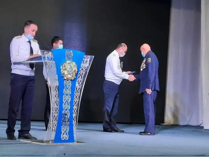 Сотрудников акмолинского ДУИС наградили в канун профессионального праздника