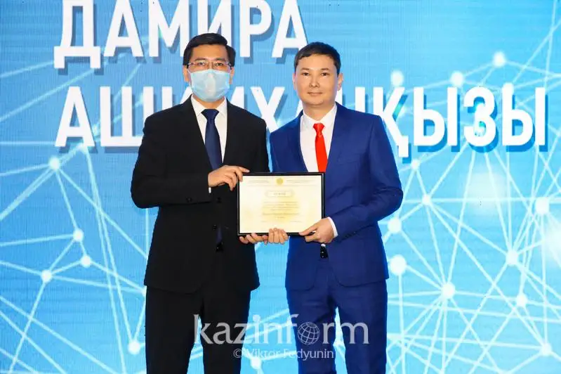 50 лучших научных работников 2021 года получили по 6 млн тенге