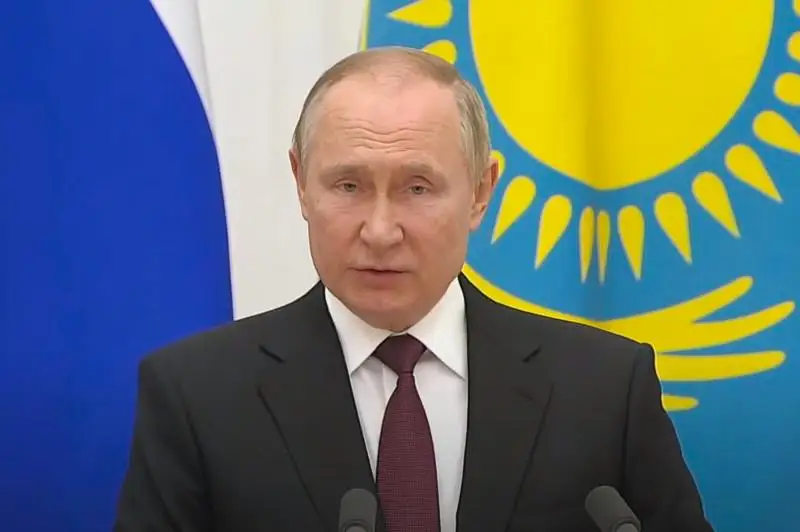 Владимир Путин подчеркнул твердую позицию Президента РК во время январских событий