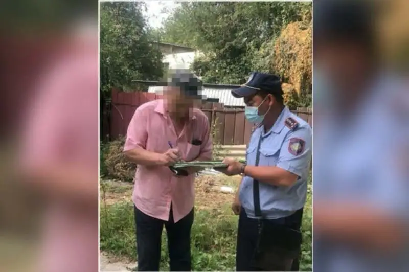 Алматинец сливал нечистоты с уличного туалета в реку