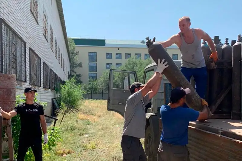 Aqtóbede eriktiler aýrýhanalarǵa ottegi ballonyn tasyp jatyr