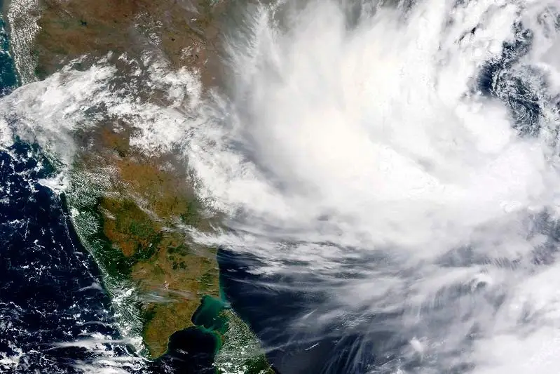 В Индии ожидается шторм: циклон «Яас» ударит по двум штатам страны