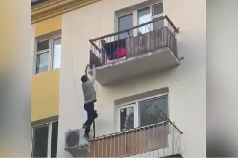 Полиция Тараза поощрит парня, который рискуя жизнью помог ребенку