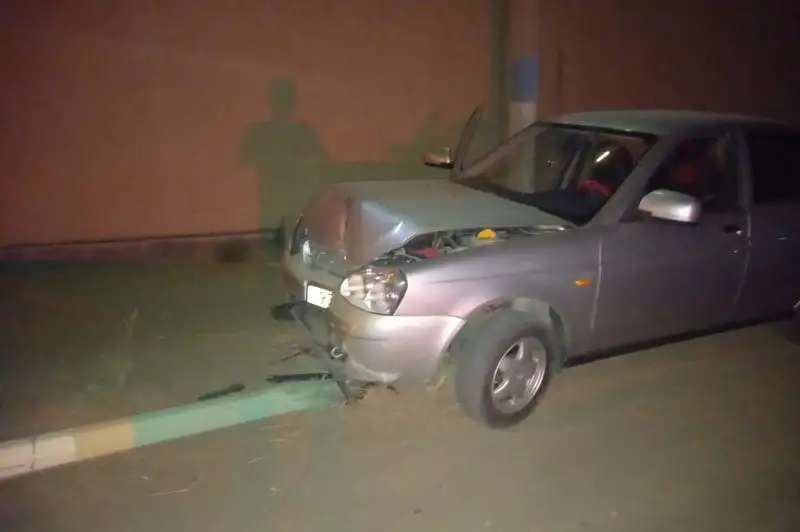 Пьяный водитель врезался в столб в Атырау