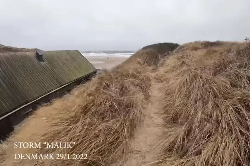 Сильный шторм привел к разрушениям в Северной Европе