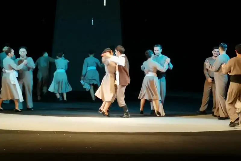 Qaraǵandy drama teatrynda «Raqymjannyń Qasymy» spektakliniń premerasy ótti