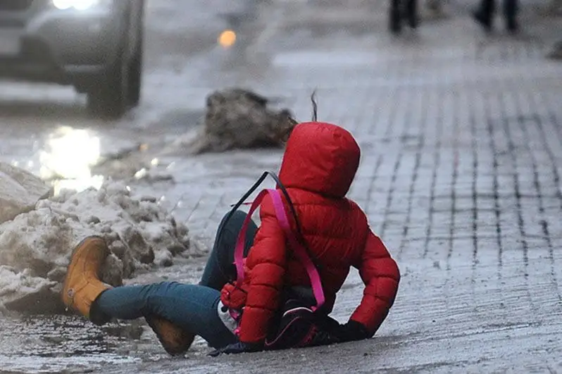 Более 30 человек пострадали от гололеда в Семее