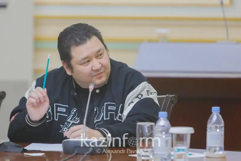 Qoǵamdyq keńesterdiń is júzinde eshqandaı ókilettigi joq - saıasattanýshy