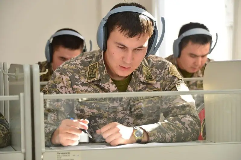 Bitimgershilik mıssııalarǵa qatysatyn áskerılerge shet tilderi úıretilýde
