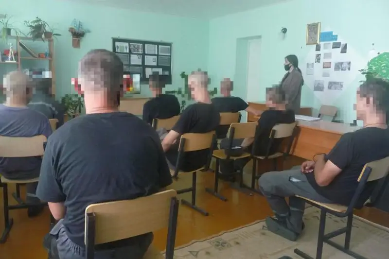Сеанс кинотерапии провели в костанайской колонии строгого режима