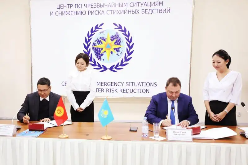 Помощь афганскому народу обсудили министры по ЧС Казахстана и Кыргызстана
