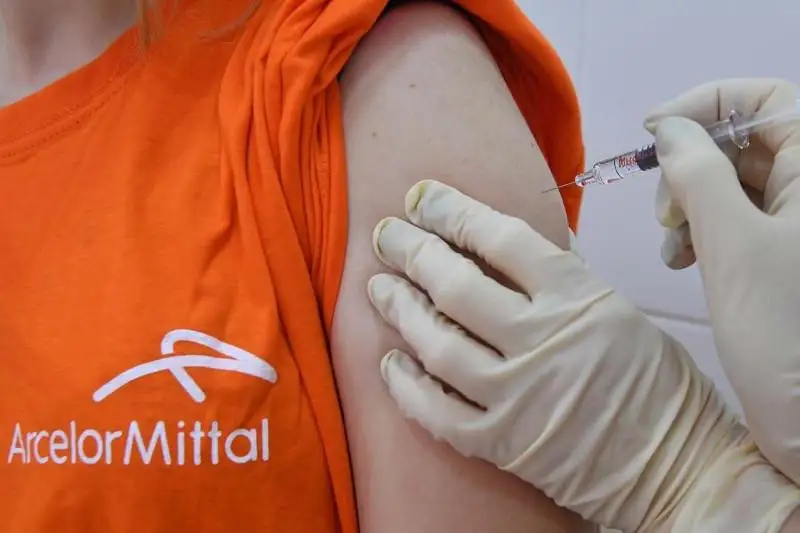 В «АрселорМиттал Темиртау» более половины работников привились от коронавируса