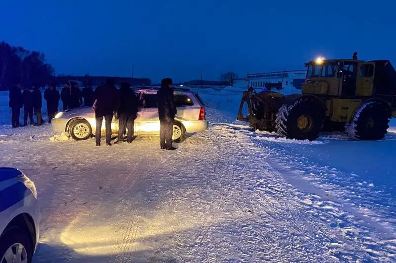 Супруги погибли под колесами автомобиля в СКО