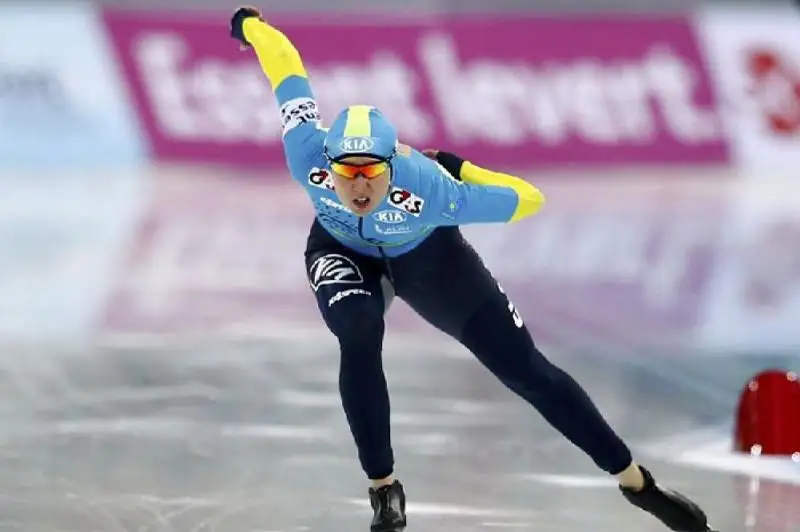 Казахстанские конькобежки Морозова и Айдова выступят на дистанции 1500 м