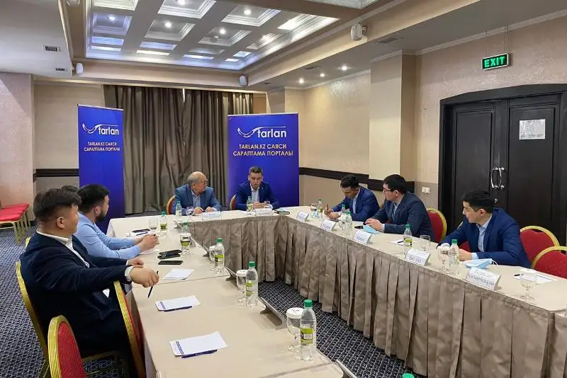Almatyda Prezıdenttiń «Táýelsizdik bárinen qymbat» maqalasy talqylandy