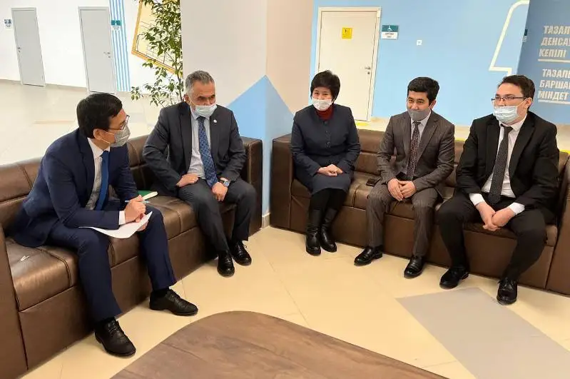 Асхат Аймагамбетов посетил школы и вузы Алматы