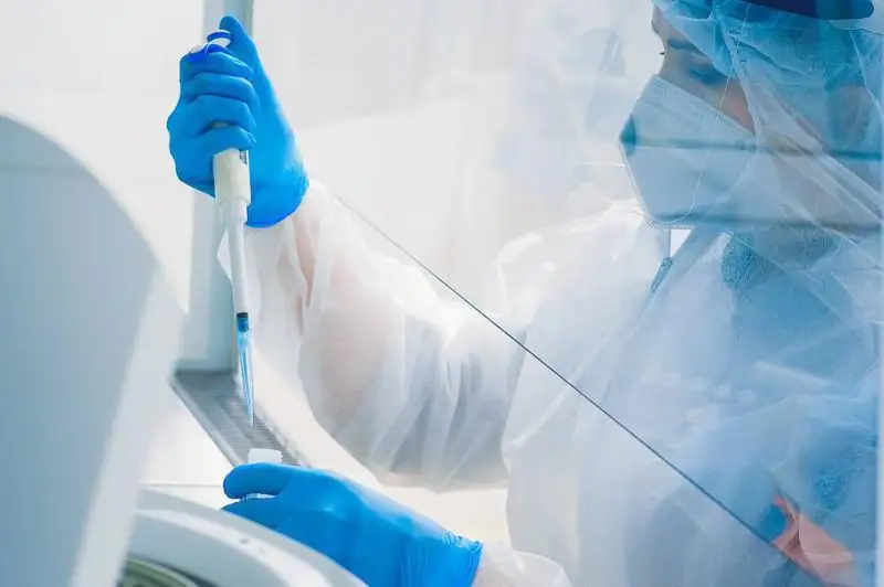 Рекордные 32 196 случаев заражения КВИ выявили в России за сутки