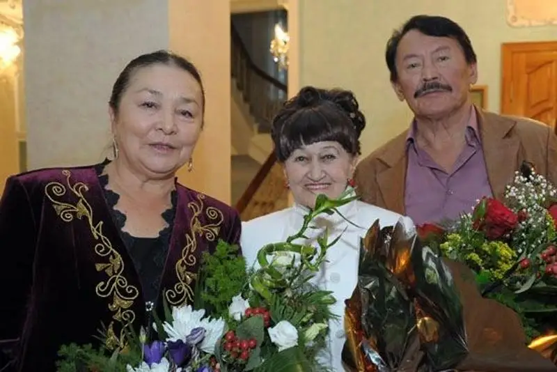 Balmuzdaqtyń kesirinen konservatorııaǵa túse almadym – «Qyz Jibektegi» «Gákkýdi» shyrqaǵan ánshi