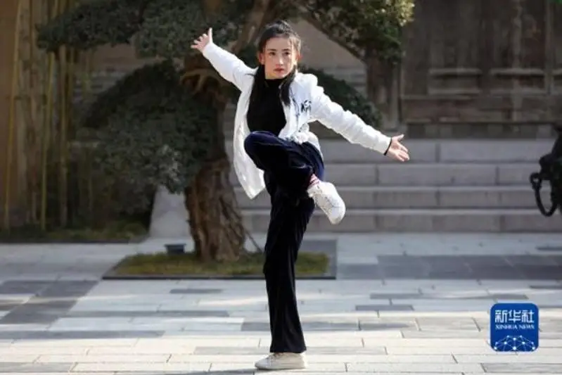 Женщина из Китая прославилась, сняв короткометражный фильм о «кунг-фу»
