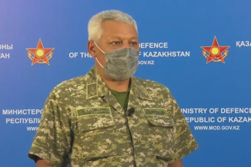 Население военного городка эвакуируют из зоны взрывов близ Тараза