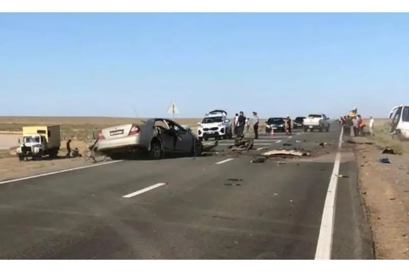 Три человека погибли в ДТП в Атырауской области