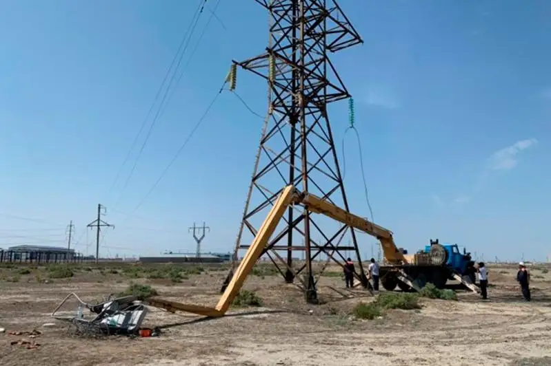 Стрела манипулятора сорвалась в Атырау: один электромонтер погиб