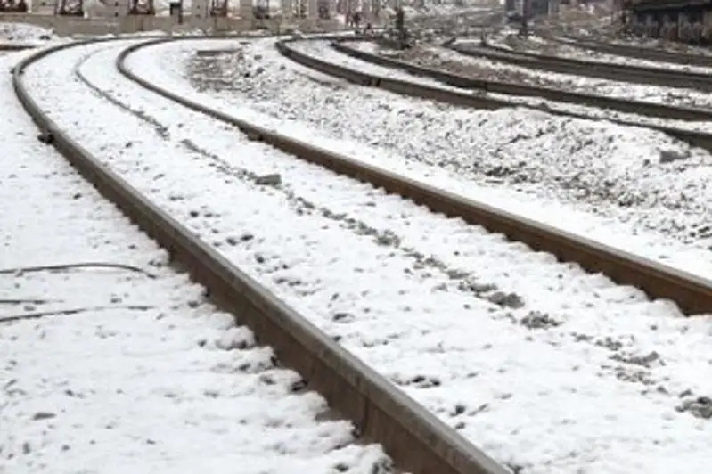 Замерзавшего на железнодорожных путях актюбинца спасли полицейские