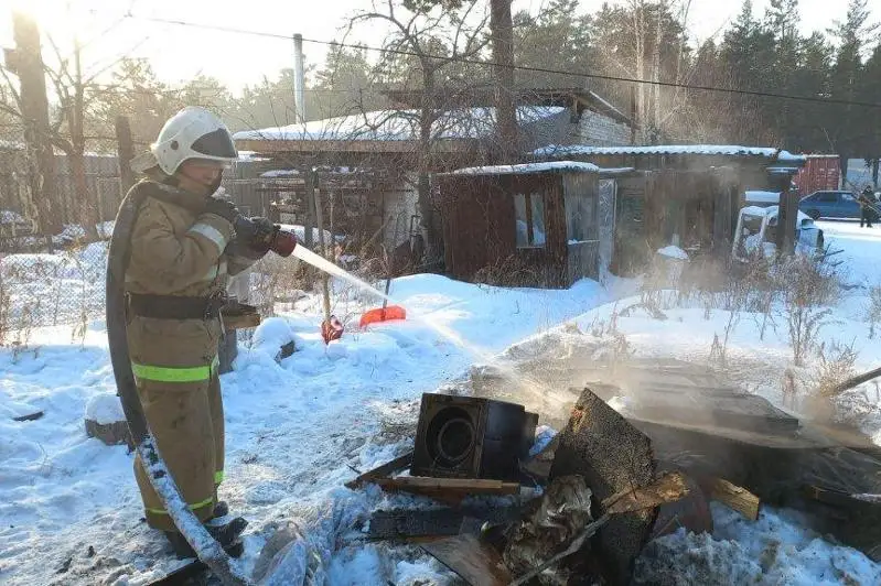 Мужчина спас родственника при пожаре в Семее