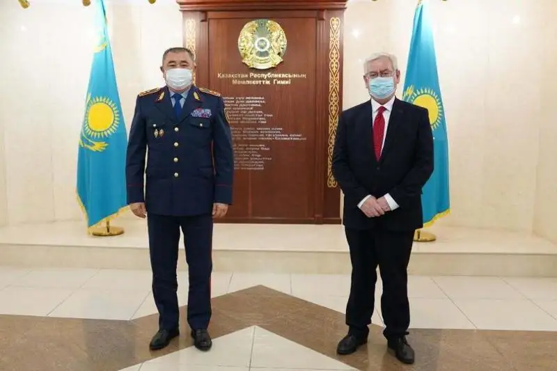 Министр Тургумбаев встретился со специальными представителями ЕС по правам человека