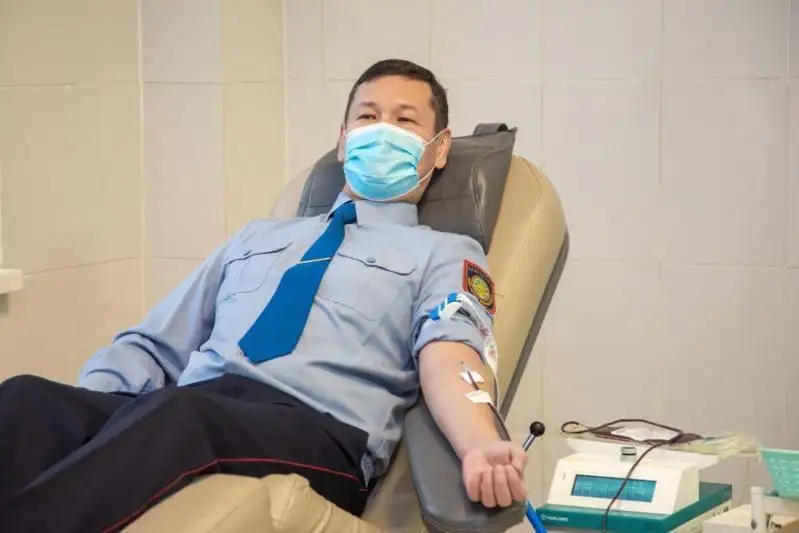 Qazaqstanda polıtseıler donorlyq estafetasyn bastady
