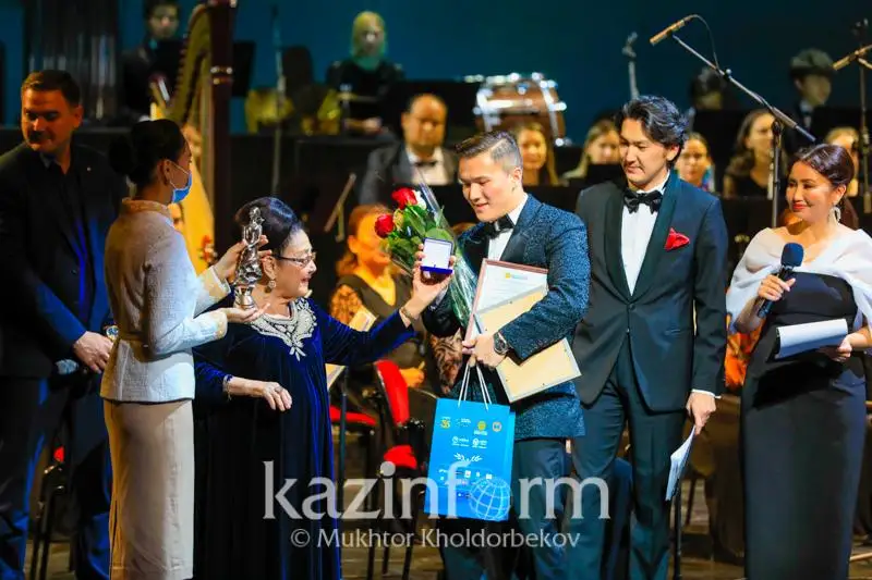 Молодой оперный певец Динмухамед Кошкинбаев - о музыке, спорте, кумирах и мечте