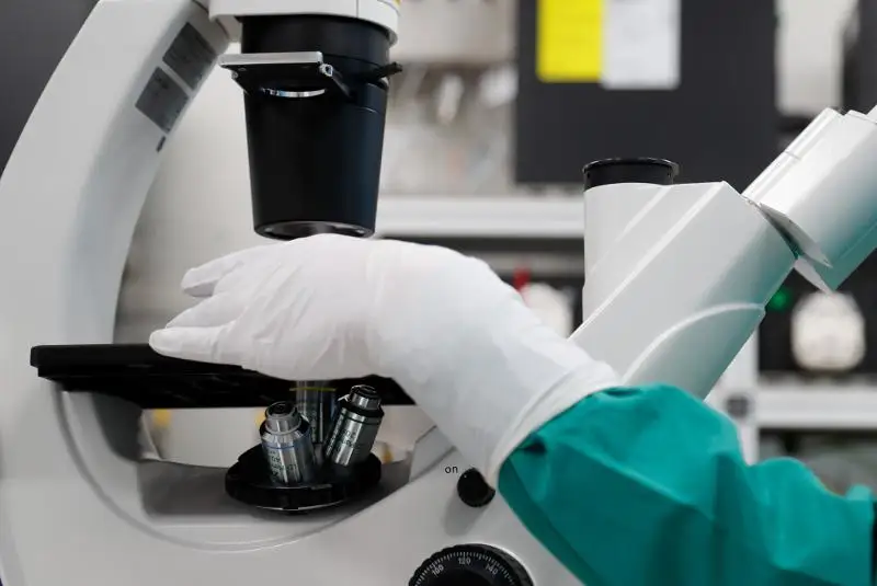 Некорректное сравнение COVID-19 и рака вызвало недоверие к вакцинам