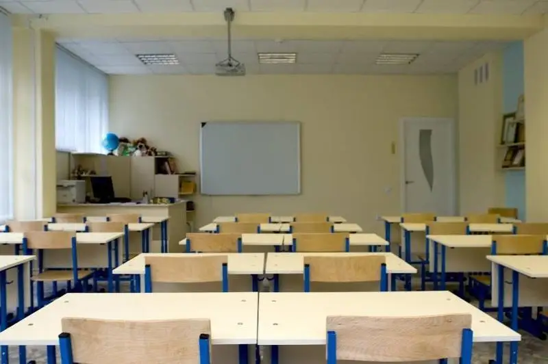 Фейк: непривитых против COVID-19 детей не пустят в школы