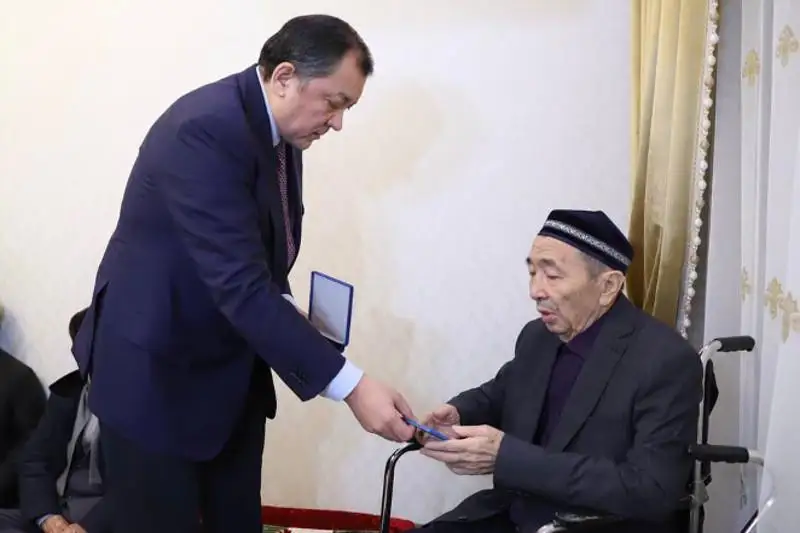 Семье курсанта, героически погибшего во время теракта в Алматы, вручили орден «Айбын» III степени