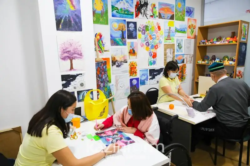 Бесплатная забота о взрослых и детях: какую помощь получают люди с инвалидностью в столичном реабилитационном центре