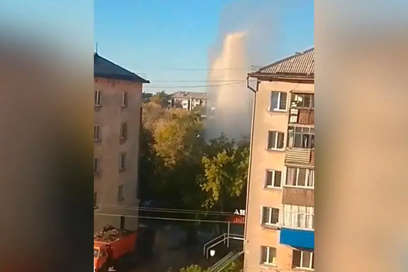 Фонтан воды высотой в пятиэтажный дом бил в Петропавловске