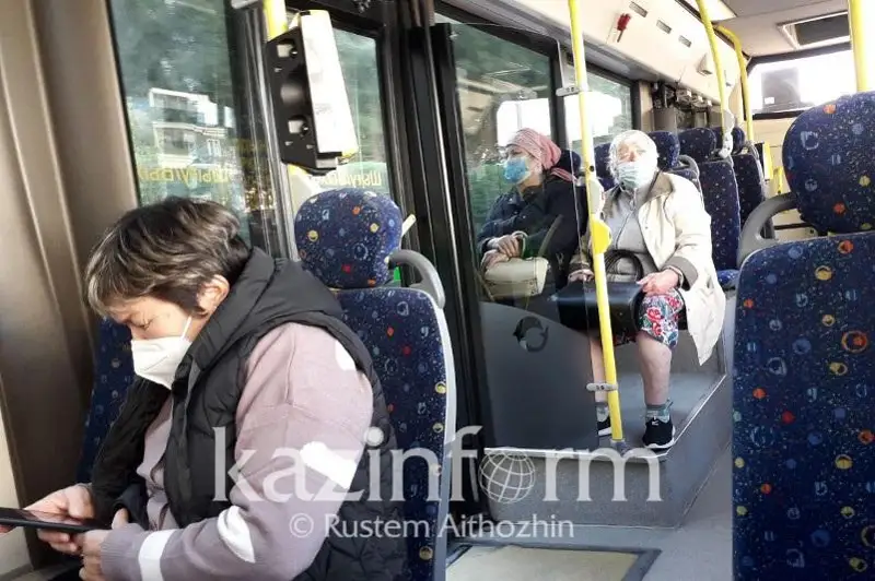 В Павлодаре проезд в общественном транспорте по безналичному расчёту станет вдвое дешевле