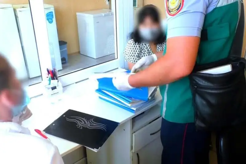 Пять человек задержаны за подделку паспортов вакцинации в ВКО