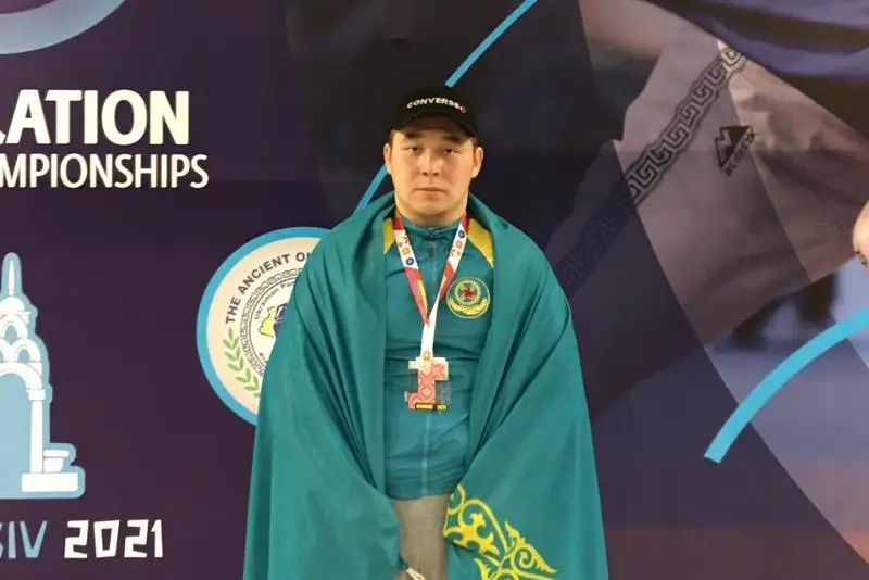Казахстанец стал чемпионом мира по панкратиону среди молодежи