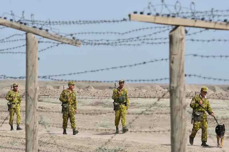 Афганские военнослужащие с оружием перешли на территорию Узбекистана