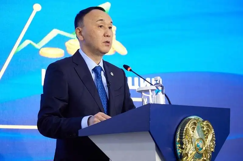 Arhımed Muhambetov: Medıtsına uıymdaryn materıaldyq-tehnıkalyq qamtamasyz etýdi jaqsarttyq