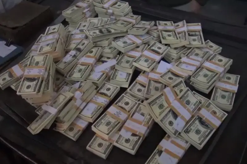 Около миллиона фальшивых долларов уничтожены в Алматы