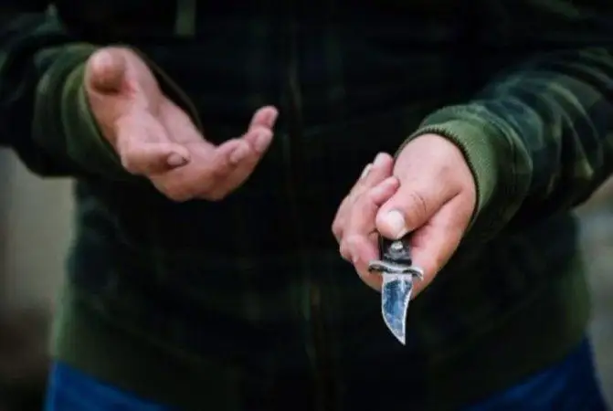 В маске и с ножом напал на магазин житель Петропавловска