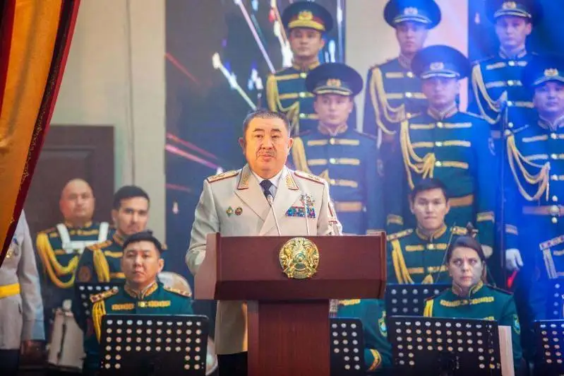 Ерлан Тургумбаев наградил полицейских-спортсменов