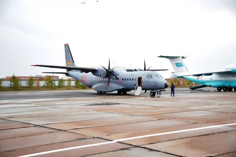 На авиабазах Астаны и Караганды развернуты тренировки летных составов парада