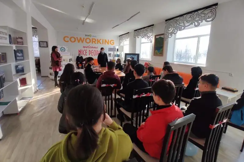 О вреде наркотиков рассказали полицейские молодежи Жамбылской области